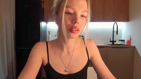 Snapshot of olivia_bells chatting on 01.22.25 Olivia 3 online show from 01.22.25