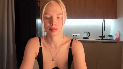 Snapshot of olivia_bells chatting on 02.05.25 Olivia 3 online show from 02.05.25