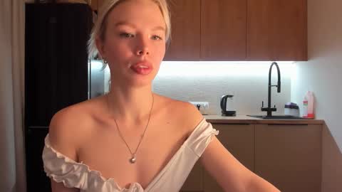 Snapshot of olivia_bells chatting on 02.11.25 Olivia 3 online show from 02.11.25