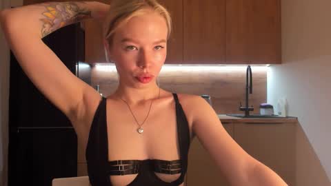 Snapshot of olivia_bells chatting on 03.12.25 Olivia 3 online show from 03.12.25