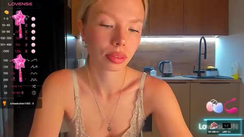 Snapshot of olivia_bells chatting on 09.11.25 Olivia 3 online show from 09.11.25