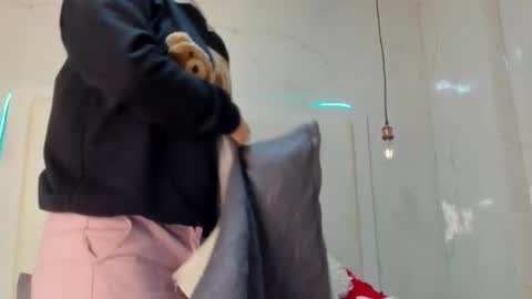 Snapshot of olivia_bunny52 chatting on 10.05.25 olivia online show from 10.05.25