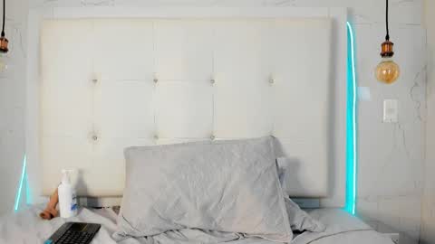  olivia  online show from 11.21.25