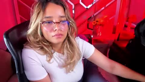  OLIVIA  online show from 09.18.25