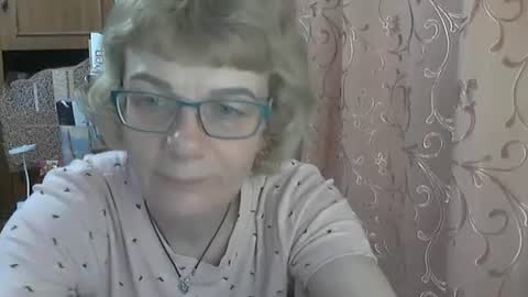 Olivia Mia online show from 03.11.26