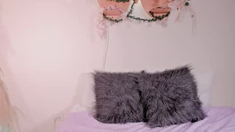 Olivia  happyness  online show from 12.12.24
