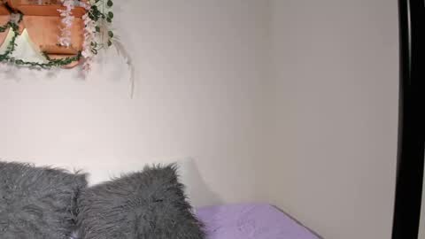 Olivia  happyness  online show from 01.17.25