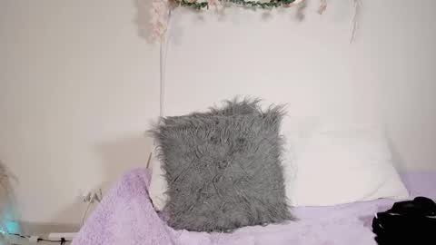 Olivia  happyness  online show from 01.24.25