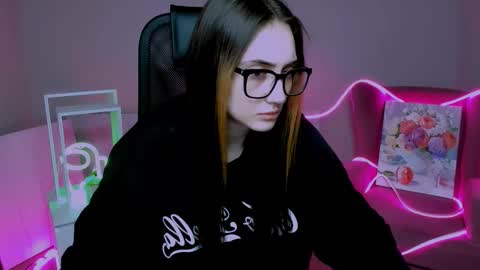 olivia_norton_ online show from 11.25.25