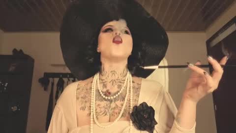 Snapshot of olivia_seex chatting on 10.31.25   online show from 10.31.25