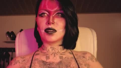   online show from 11.06.25