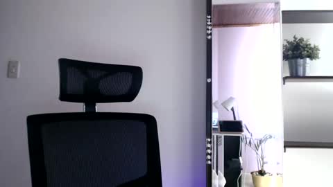 Snapshot of oliviaaa__ chatting on 11.01.25 oliviaaa__ online show from 11.01.25