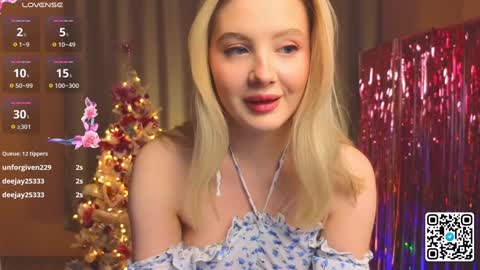 Snapshot of oliviabr0wn chatting on 12.15.24 Olivia online show from 12.15.24