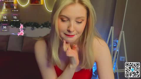 Snapshot of oliviabr0wn chatting on 12.19.24 Olivia online show from 12.19.24