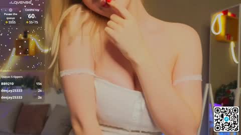 Snapshot of oliviabr0wn chatting on 01.11.25 Olivia online show from 01.11.25