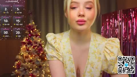 Snapshot of oliviabr0wn chatting on 01.17.25 Olivia online show from 01.17.25