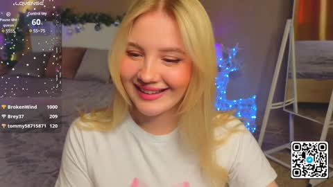 Snapshot of oliviabr0wn chatting on 01.23.25 Olivia online show from 01.23.25