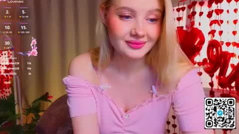 Snapshot of oliviabr0wn chatting on 02.11.25 Olivia online show from 02.11.25