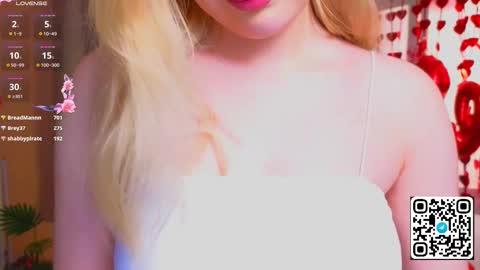 Snapshot of oliviabr0wn chatting on 02.12.25 Olivia online show from 02.12.25