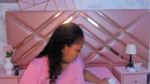 Snapshot of oliviaburningmilf chatting on 06.08.26 Olivia Burning online show from 06.08.26