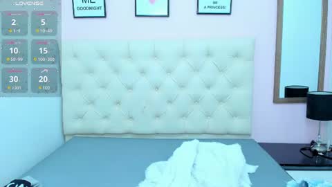 Snapshot of oliviaburningmilf chatting on 07.15.26 Olivia Burning online show from 07.15.26