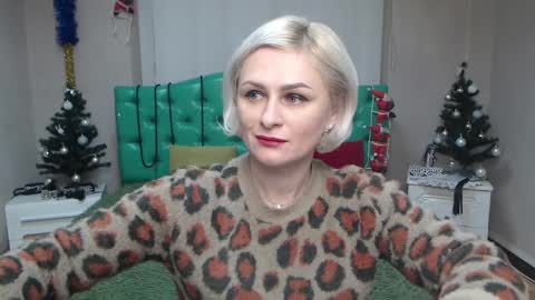 Snapshot of oliviahorst chatting on 12.18.24 OliviaHorst online show from 12.18.24
