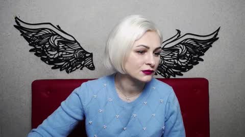 Snapshot of oliviahorst chatting on 02.08.25 OliviaHorst online show from 02.08.25