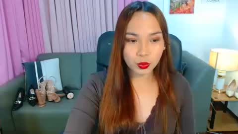 oliviahutton online show from 05.08.26