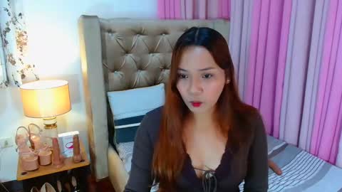 oliviahutton online show from 05.12.26