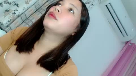oliviahutton online show from 06.12.26