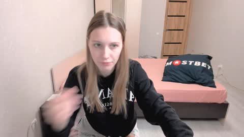 OliviaLukas  online show from 12.18.24