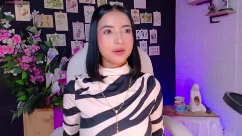 Snapshot of oliviamcneill chatting on 01.20.25 Olivia Mcneill online show from 01.20.25