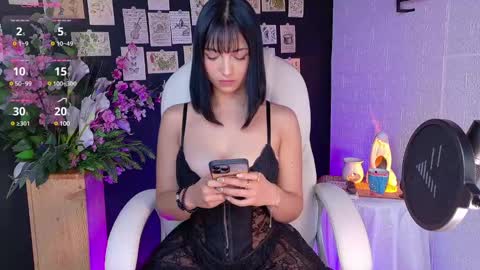 Snapshot of oliviamcneill chatting on 01.23.25 Olivia Mcneill online show from 01.23.25