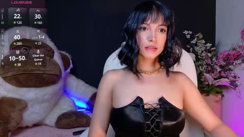 Snapshot of oliviamcneill chatting on 01.31.25 Olivia Mcneill online show from 01.31.25