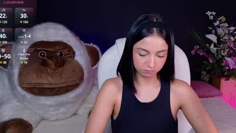 Snapshot of oliviamcneill chatting on 02.04.25 Olivia Mcneill online show from 02.04.25