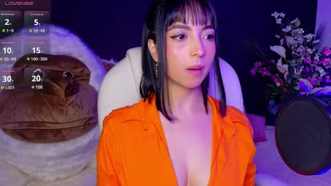 Snapshot of oliviamcneill chatting on 02.05.25 Olivia Mcneill online show from 02.05.25