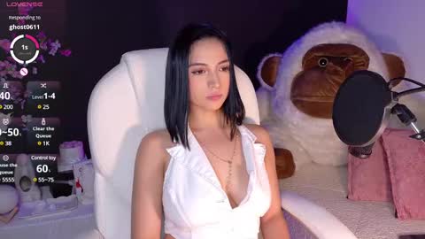 Snapshot of oliviamcneill chatting on 02.08.25 Olivia Mcneill online show from 02.08.25