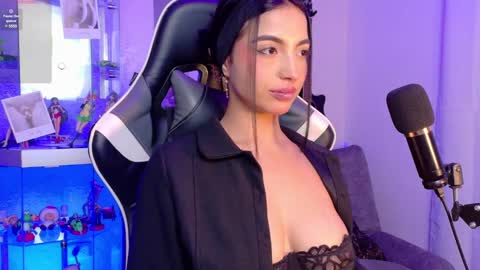 Snapshot of oliviamcneill chatting on 03.07.25 Olivia Mcneill online show from 03.07.25