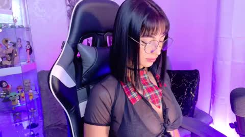 Snapshot of oliviamcneill chatting on 03.12.25 Olivia Mcneill online show from 03.12.25