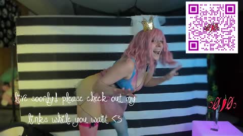 Snapshot of oliviaowens chatting on 10.31.25 Olivia Owens online show from 10.31.25