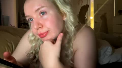 Snapshot of oliviaskies chatting on 09.29.25 Olivia baby online show from 09.29.25