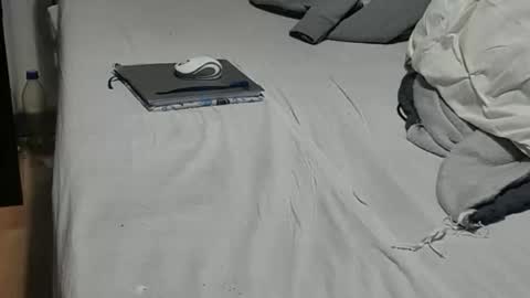 Snapshot of olivier_21 chatting on 10.02.25 olivier_21 online show from 10.02.25