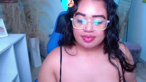 Snapshot of oliviia_cute chatting on 10.14.25 oliviia_cute online show from 10.14.25