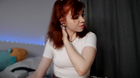 Snapshot of olivka_flower chatting on 02.15.25 Angelina Lina online show from 02.15.25