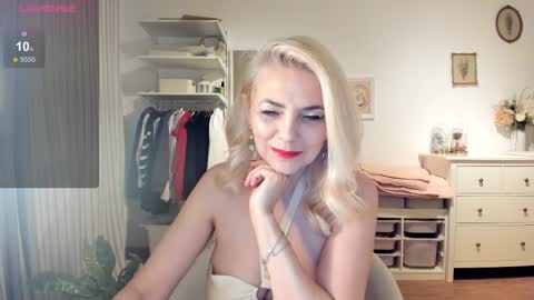 ollalla7 online show from 10.26.25