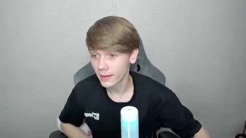 Snapshot of olvr_zoolander chatting on 02.26.26 Oliver and Mira online show from 02.26.26