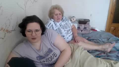 Snapshot of olyaandnetty chatting on 02.17.25 OlyaAndNetty online show from 02.17.25