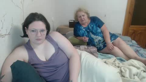 Snapshot of olyaandnetty chatting on 02.19.25 OlyaAndNetty online show from 02.19.25