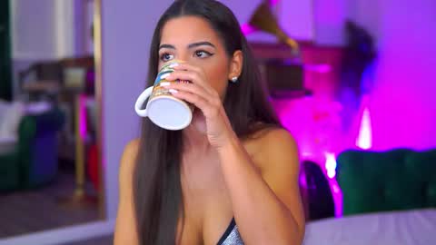 Olivia hereee Nice to meet you  online show from 10.17.25