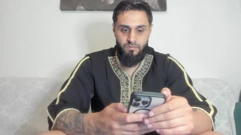 Snapshot of omar_xoxo chatting on 05.27.26 Omar online show from 05.27.26